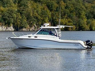 31' Boston Whaler 2016 Yacht For Sale